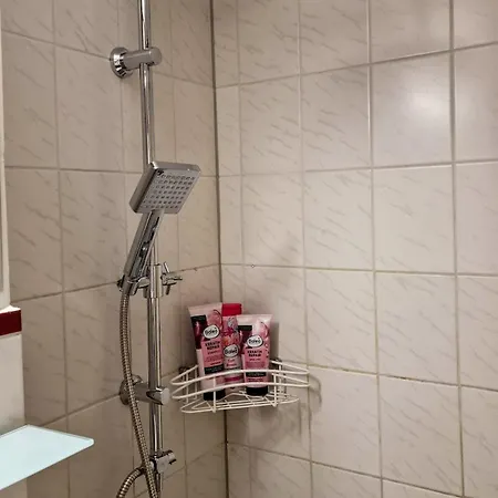 Apartamento Modern & Centrally Located In
